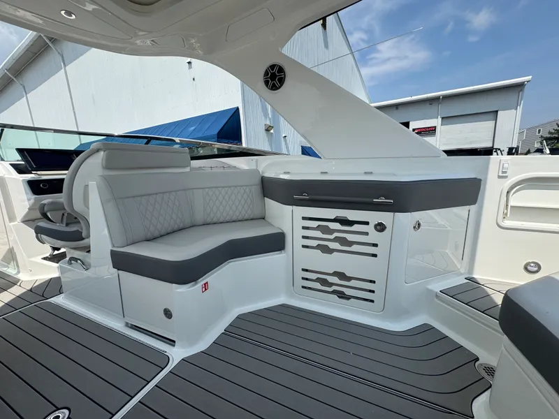 Slide: The Image of Sea Ray SLX 310 Outboard 2027 - 9