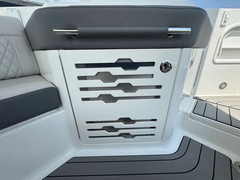 Slide: The Image of Sea Ray SLX 310 Outboard 2027 - 12