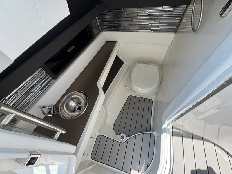 Slide: The Image of Sea Ray SLX 310 Outboard 2027 - 21