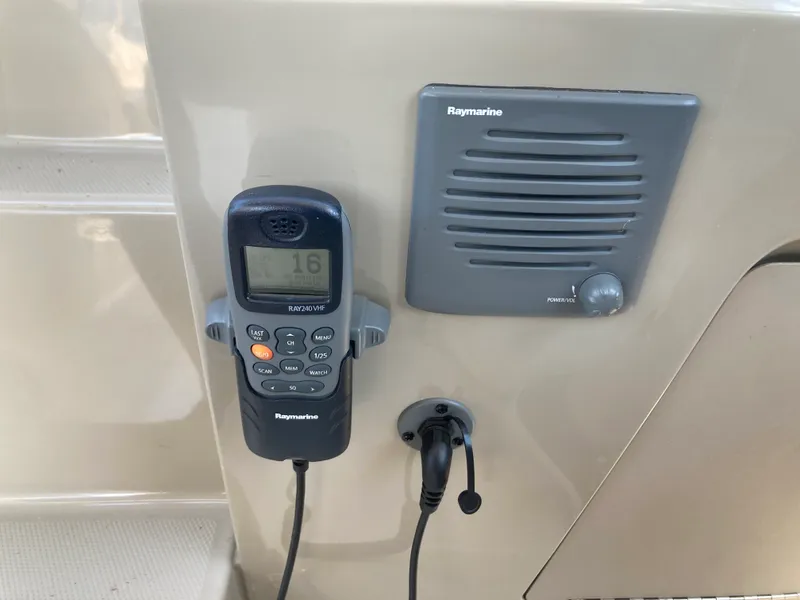 Slide: The Image of Sea Ray 280 SUNDANCER 2012 - 24