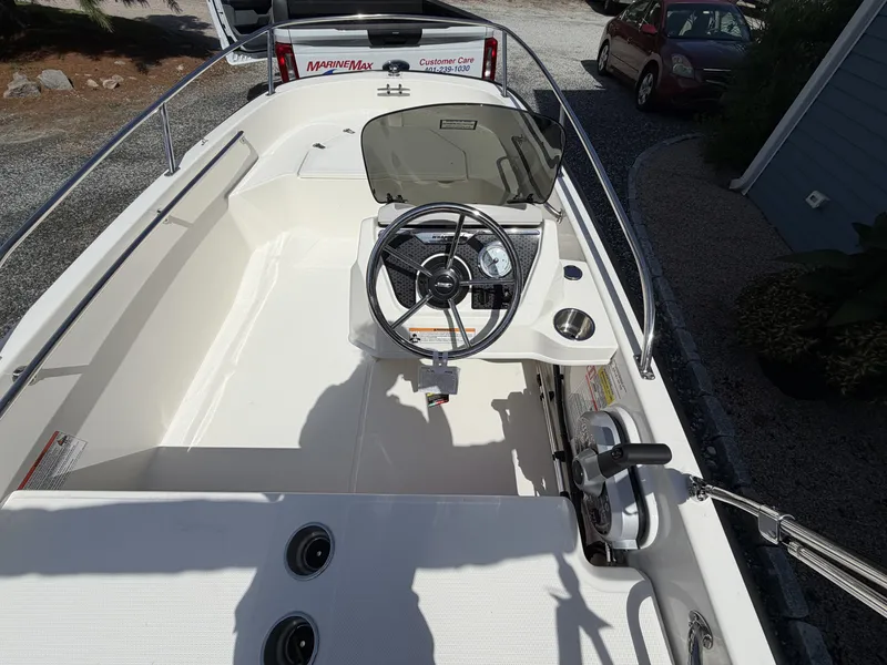 Slide: The Image of Boston Whaler 130 Super Sport 2027 - 7