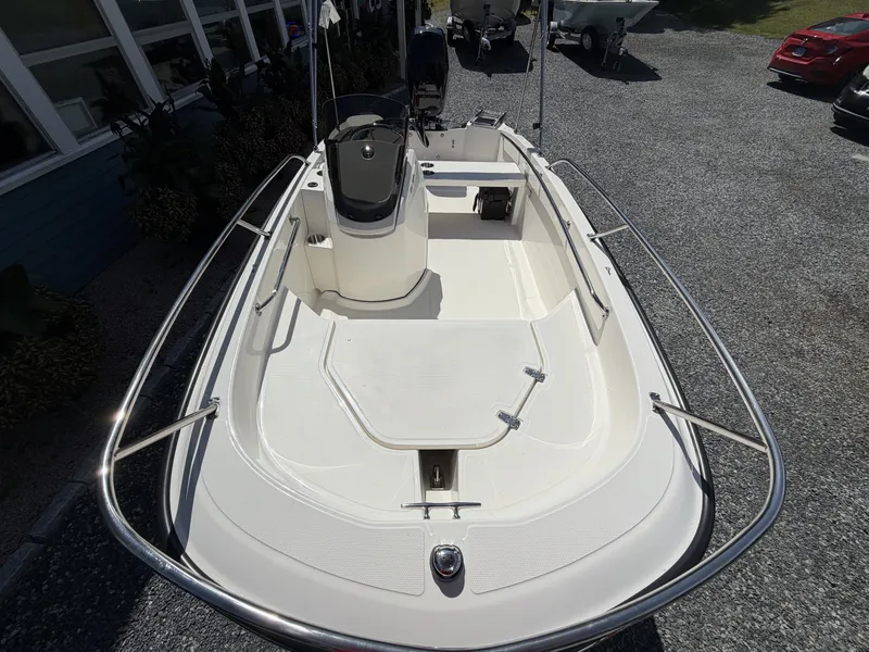 Slide: The Image of Boston Whaler 130 Super Sport 2027 - 9