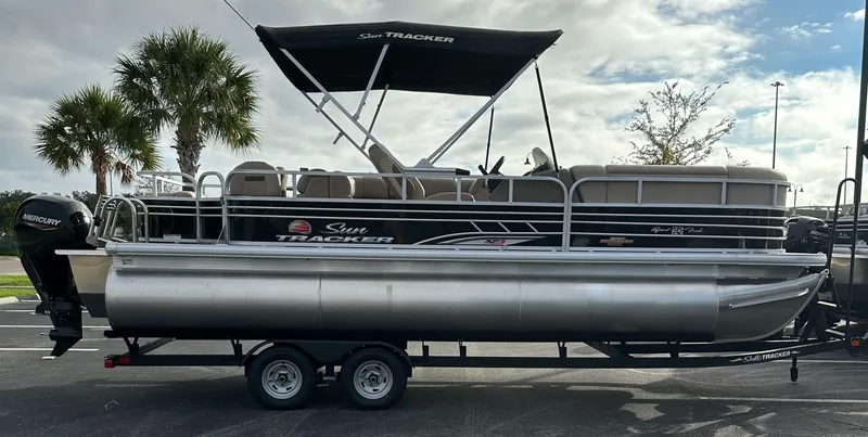 Slide: The Image of 2023 Sun Tracker SportFish 22 XP3 pontoon boat on trailer. - 6