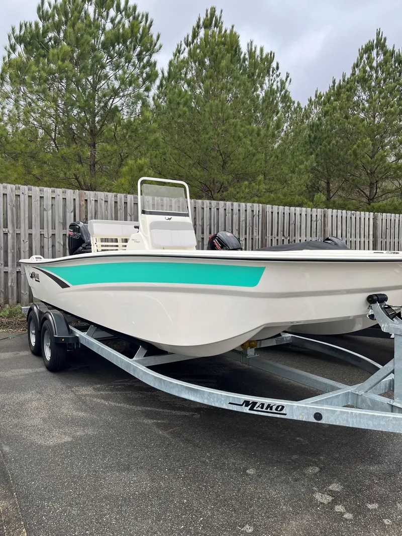 Slide: The Image of 2023 Mako Pro Skiff 19 CC on trailer, parked outdoors. - 0