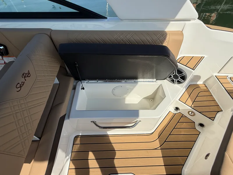 Slide: The Image of Sea Ray SDX 270 Outboard 2027 - 27