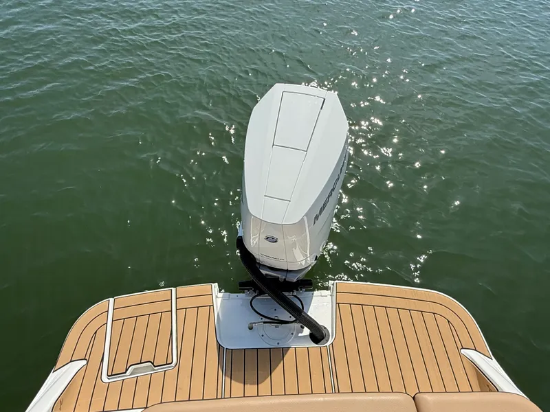 Slide: The Image of Sea Ray SDX 270 Outboard 2027 - 11
