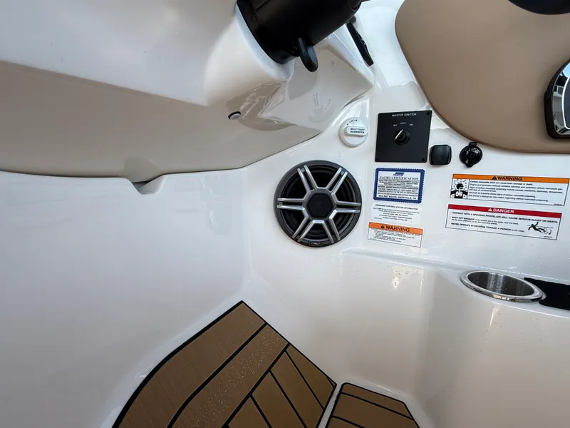 Slide: The Image of Sea Ray SDX 270 Outboard 2027 - 25