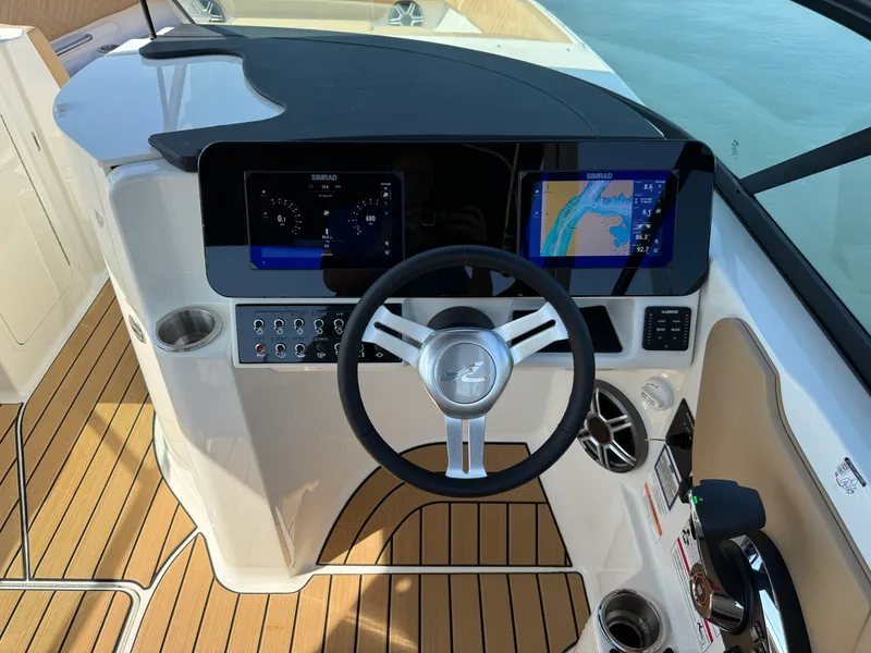 Slide: The Image of Sea Ray SDX 270 Outboard 2027 - 16