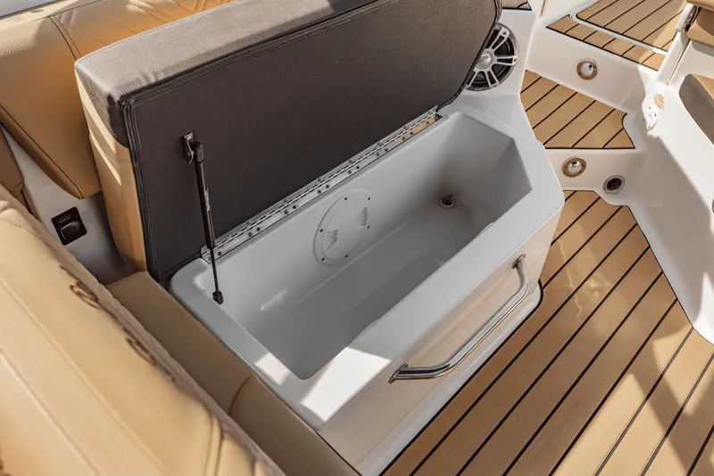 Slide: The Image of Sea Ray SDX 270 Outboard 2027 - 48