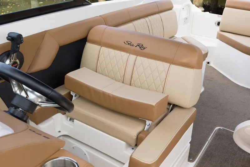 Slide: The Image of Sea Ray 270 Sundeck Outboard 2016 - 19