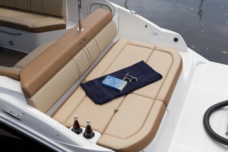 Slide: The Image of Sea Ray 270 Sundeck Outboard 2016 - 24