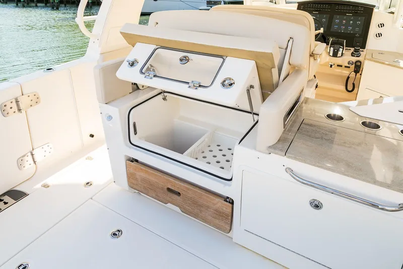 Slide: The Image of Boston Whaler 350 Realm 2027 - 15