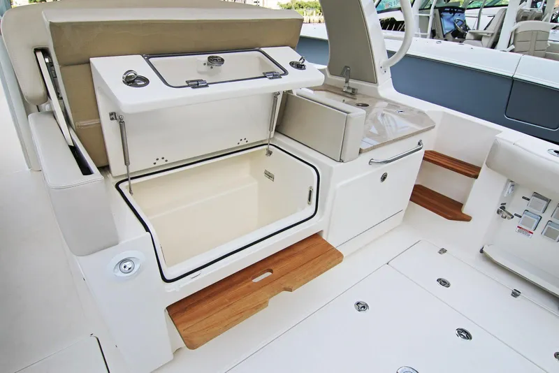 Slide: The Image of Boston Whaler 350 Realm 2027 - 7