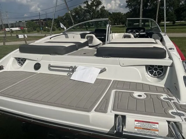 Slide: The Image of Crownline Boats 220 SS 2023 - 15