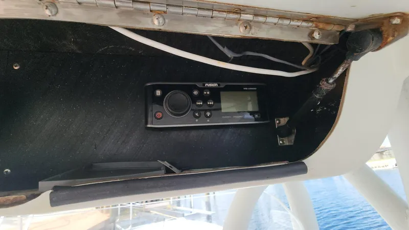 Slide: The Image of Yellowfin 31 2005 - 58