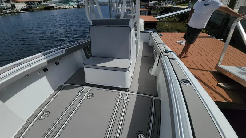 Slide: The Image of Yellowfin 31 2005 - 61