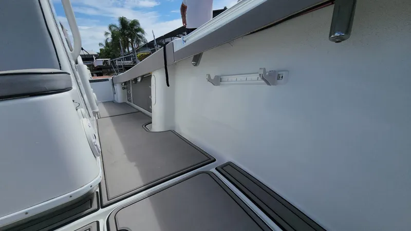 Slide: The Image of Yellowfin 31 2005 - 64