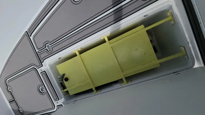 Slide: The Image of Yellowfin 31 2005 - 70