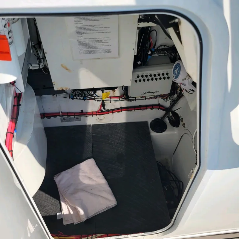 Slide: The Image of Yellowfin 31 2005 - 80