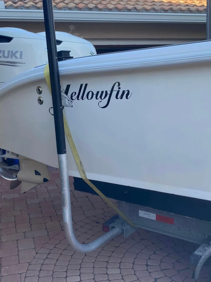 Slide: The Image of Yellowfin 31 2005 - 85