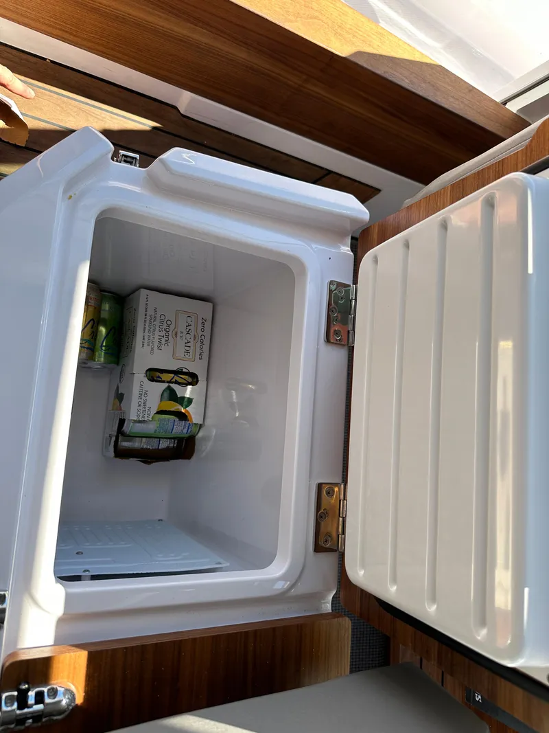 Slide: The Image of Axopar 28 Cabin 2021 - 12