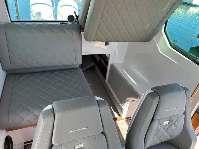 Slide: The Image of Axopar 28 Cabin 2021 - 16