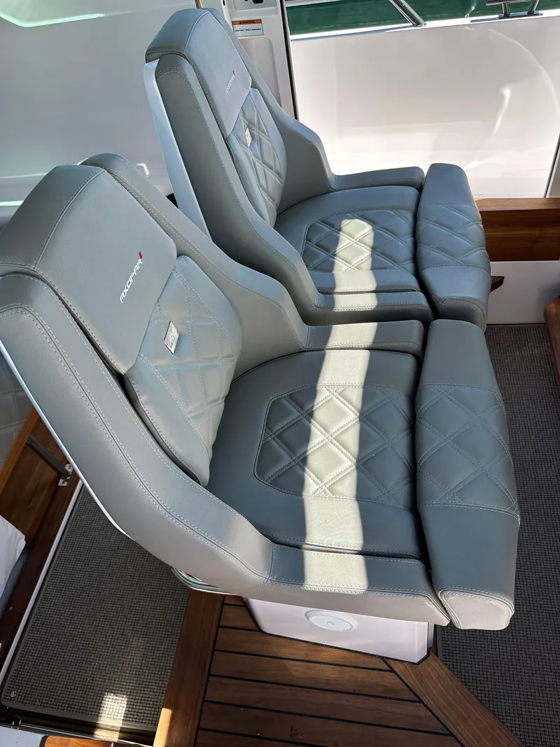 Slide: The Image of Axopar 28 Cabin 2021 - 17