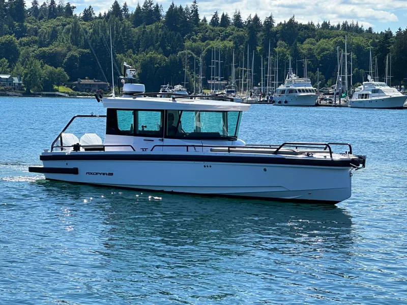 Slide: The Image of Axopar 28 Cabin 2021 - 26