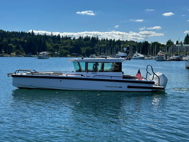 Slide: The Image of Axopar 28 Cabin 2021 - 30