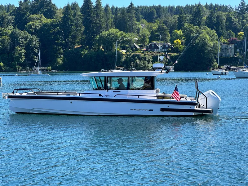 Slide: The Image of Axopar 28 Cabin 2021 - 32