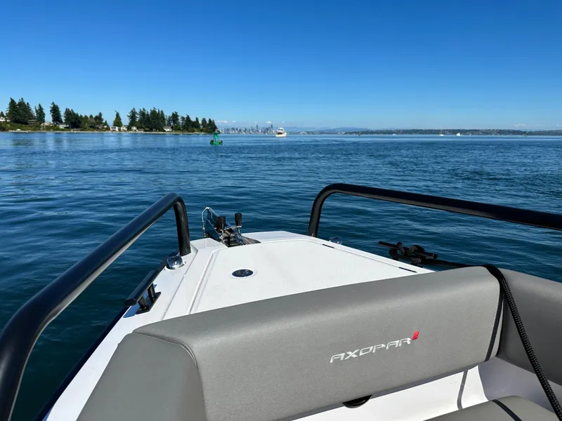 Slide: The Image of Axopar 28 Cabin 2021 - 50