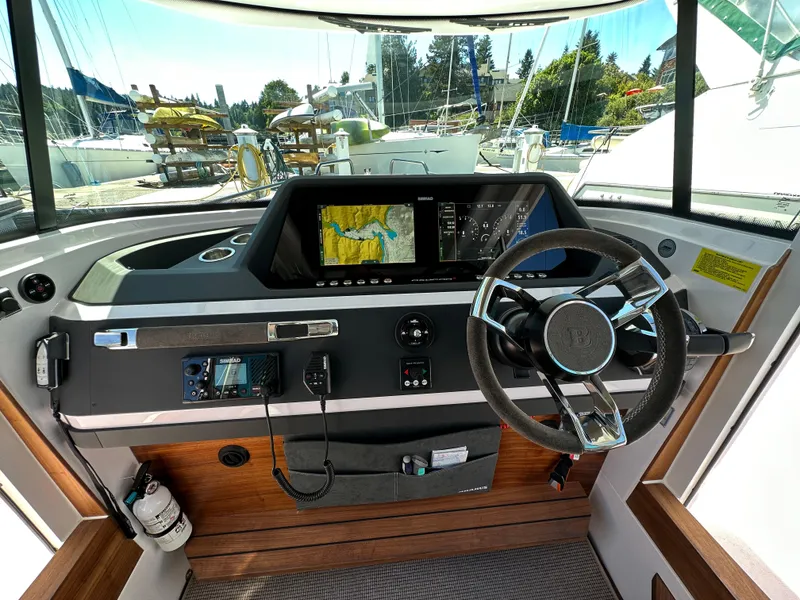 Slide: The Image of Axopar 28 Cabin 2021 - 8