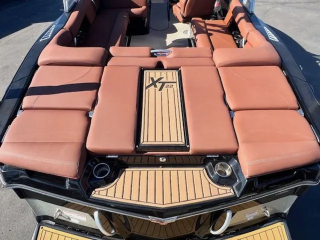 Slide: The Image of MasterCraft XT22 2019 - 10