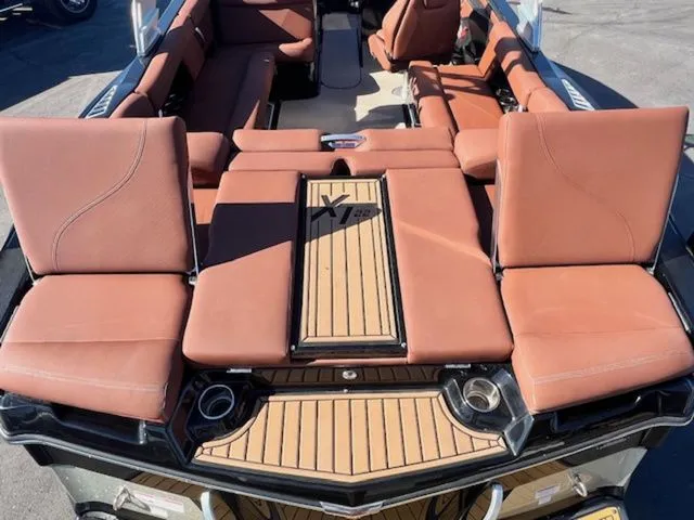 Slide: The Image of MasterCraft XT22 2019 - 11