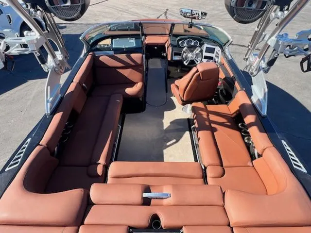 Slide: The Image of MasterCraft XT22 2019 - 12