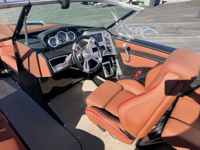 Slide: The Image of MasterCraft XT22 2019 - 13