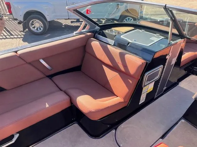 Slide: The Image of MasterCraft XT22 2019 - 14