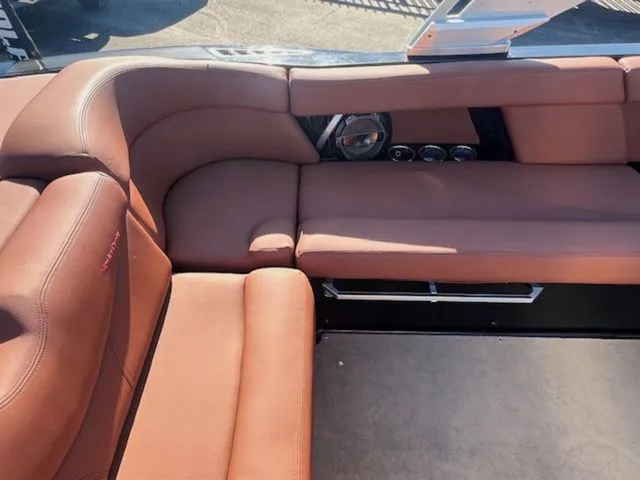 Slide: The Image of MasterCraft XT22 2019 - 15