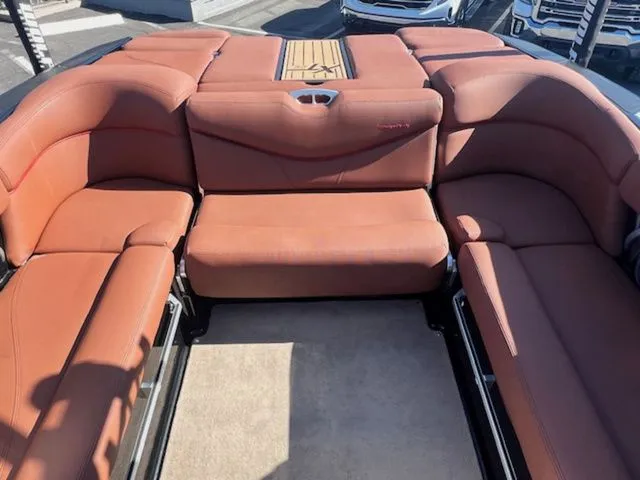 Slide: The Image of MasterCraft XT22 2019 - 16