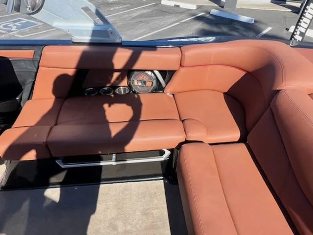 Slide: The Image of MasterCraft XT22 2019 - 17