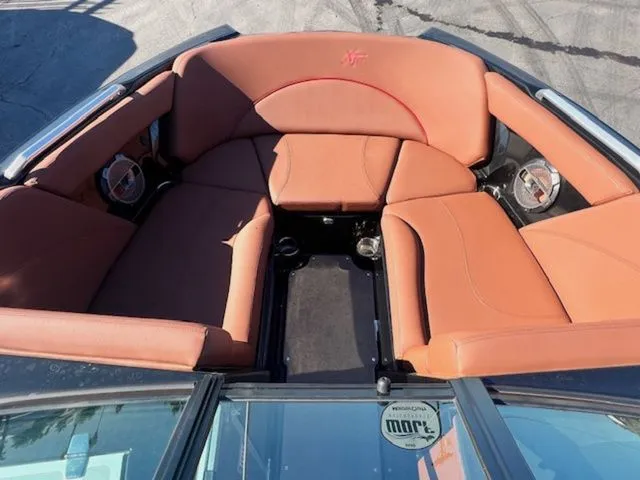 Slide: The Image of MasterCraft XT22 2019 - 18