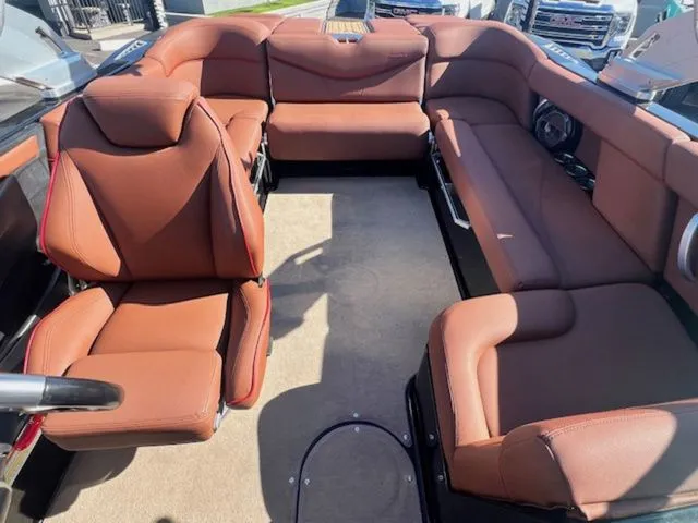 Slide: The Image of MasterCraft XT22 2019 - 19