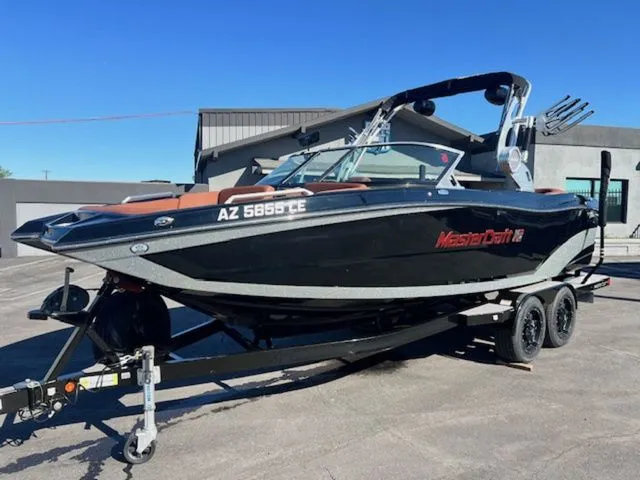 Slide: The Image of MasterCraft XT22 2019 - 2