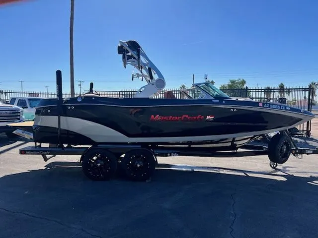 Slide: The Image of MasterCraft XT22 2019 - 5