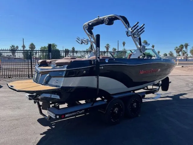 Slide: The Image of MasterCraft XT22 2019 - 6