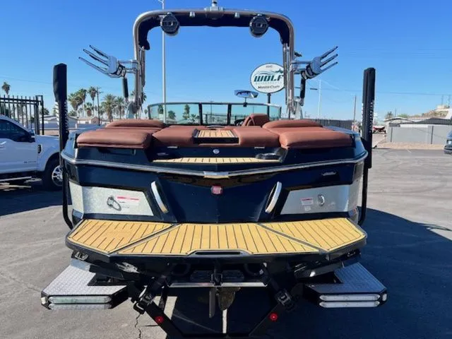 Slide: The Image of MasterCraft XT22 2019 - 7