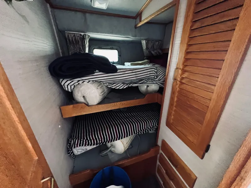 Slide: The Image of Silverton 40 Convertible 1988 - 13