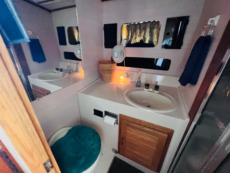 Slide: The Image of Silverton 40 Convertible 1988 - 14