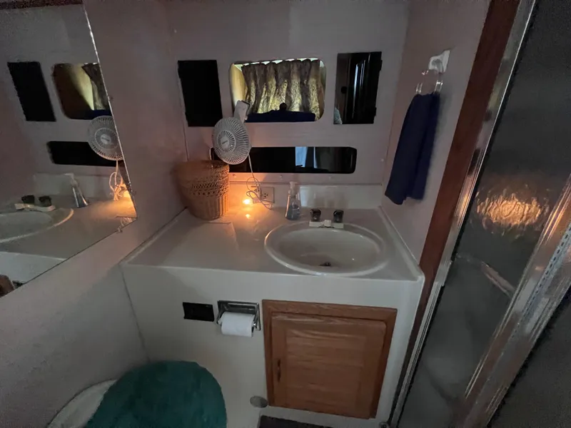 Slide: The Image of Silverton 40 Convertible 1988 - 15