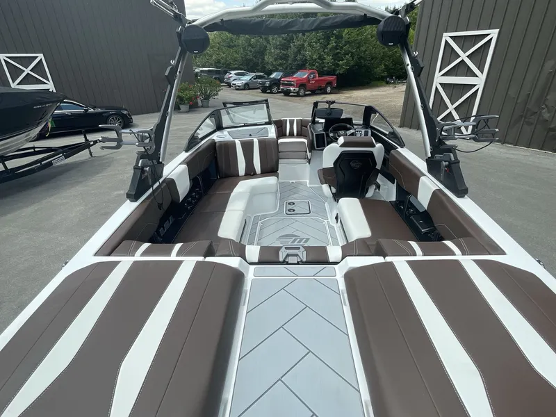 Slide: The Image of Malibu Wakesetter 22 LSV 2024 - 240